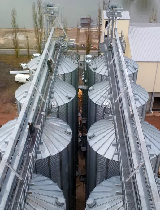 stolz_chain_conveyor_on_silo_2b.jpg